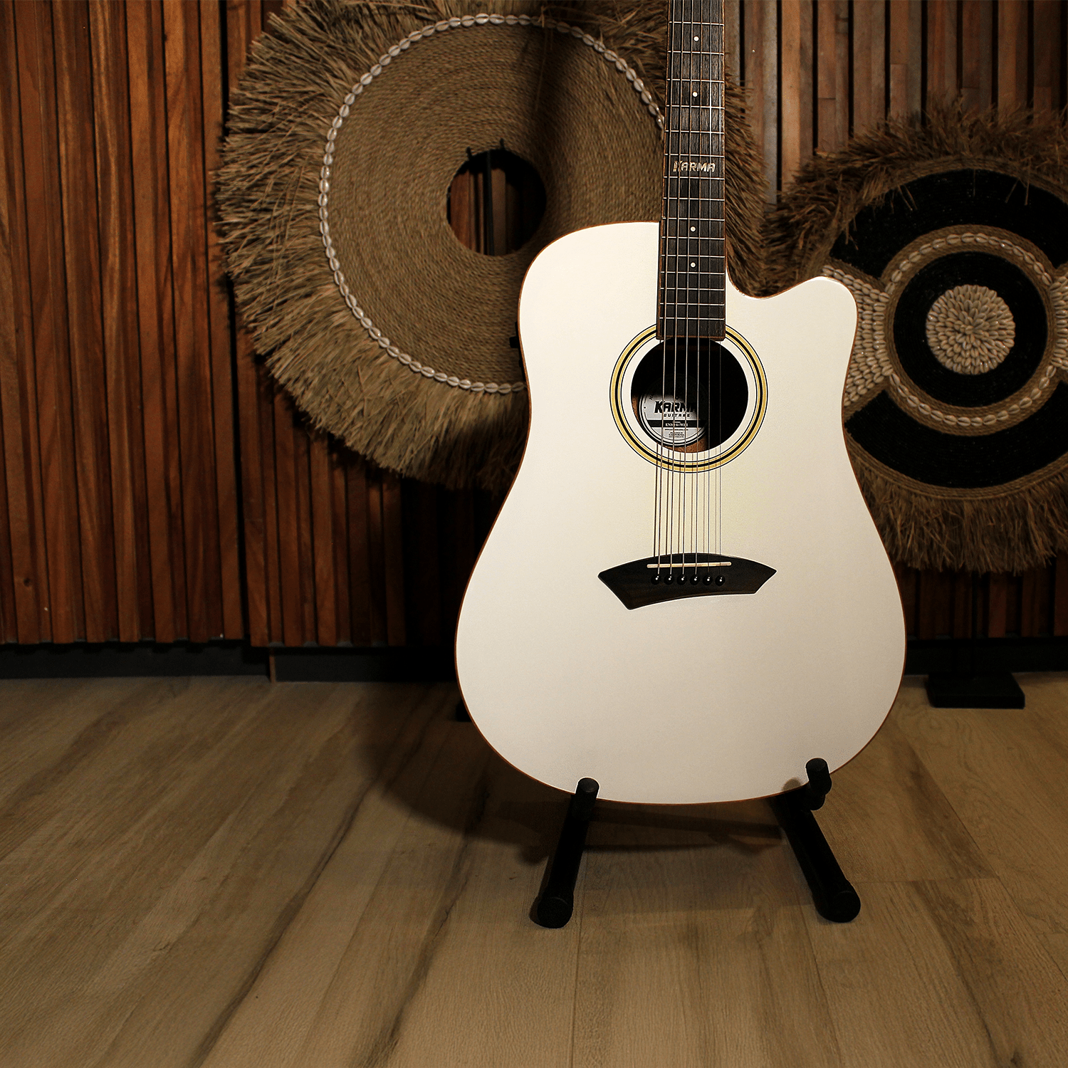 ENSO 6 - WHI + ESTUCHE RÍGIDO | (Left - Handed) - Karma Guitars, Inc.