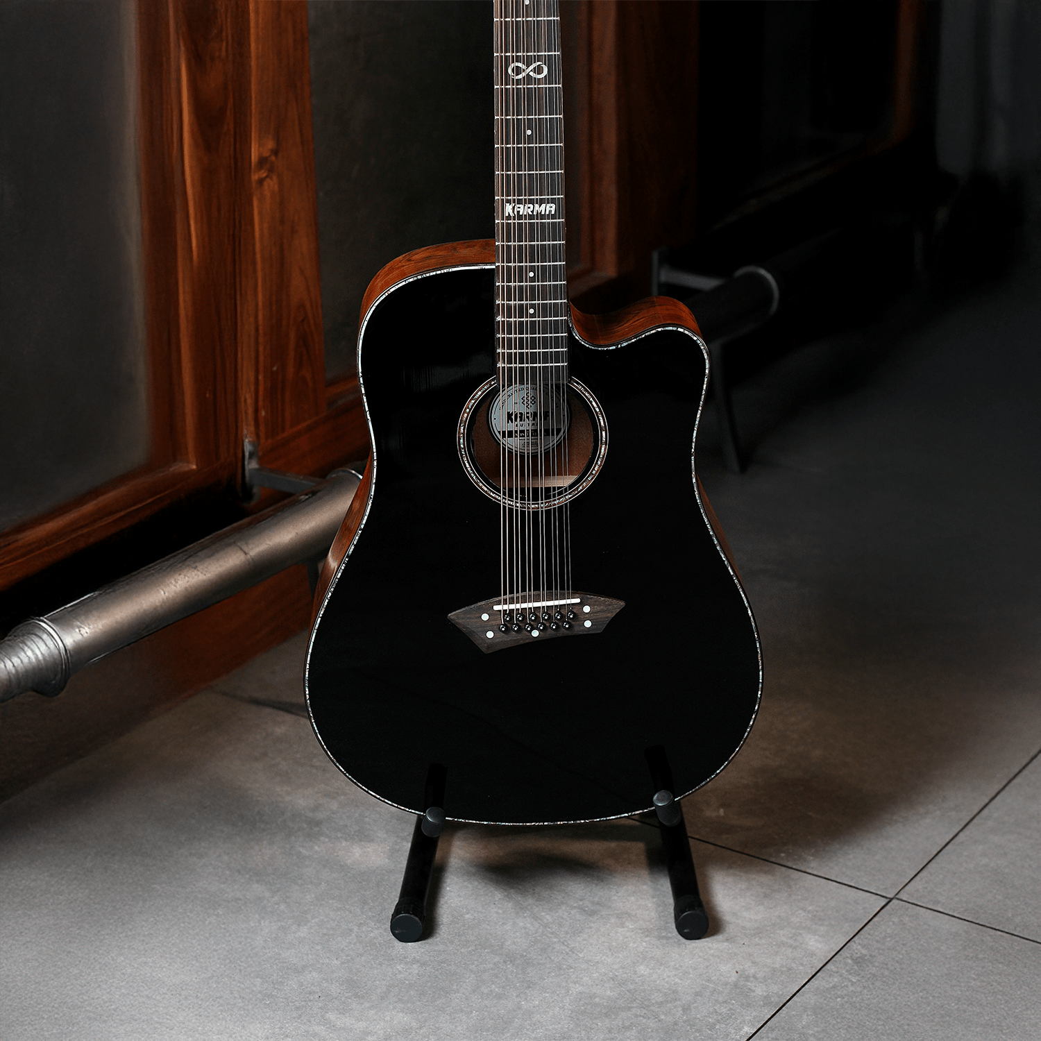INFINITY 12 - BLK + ESTUCHE RÍGIDO | (Left - Handed) - Karma Guitars, Inc.