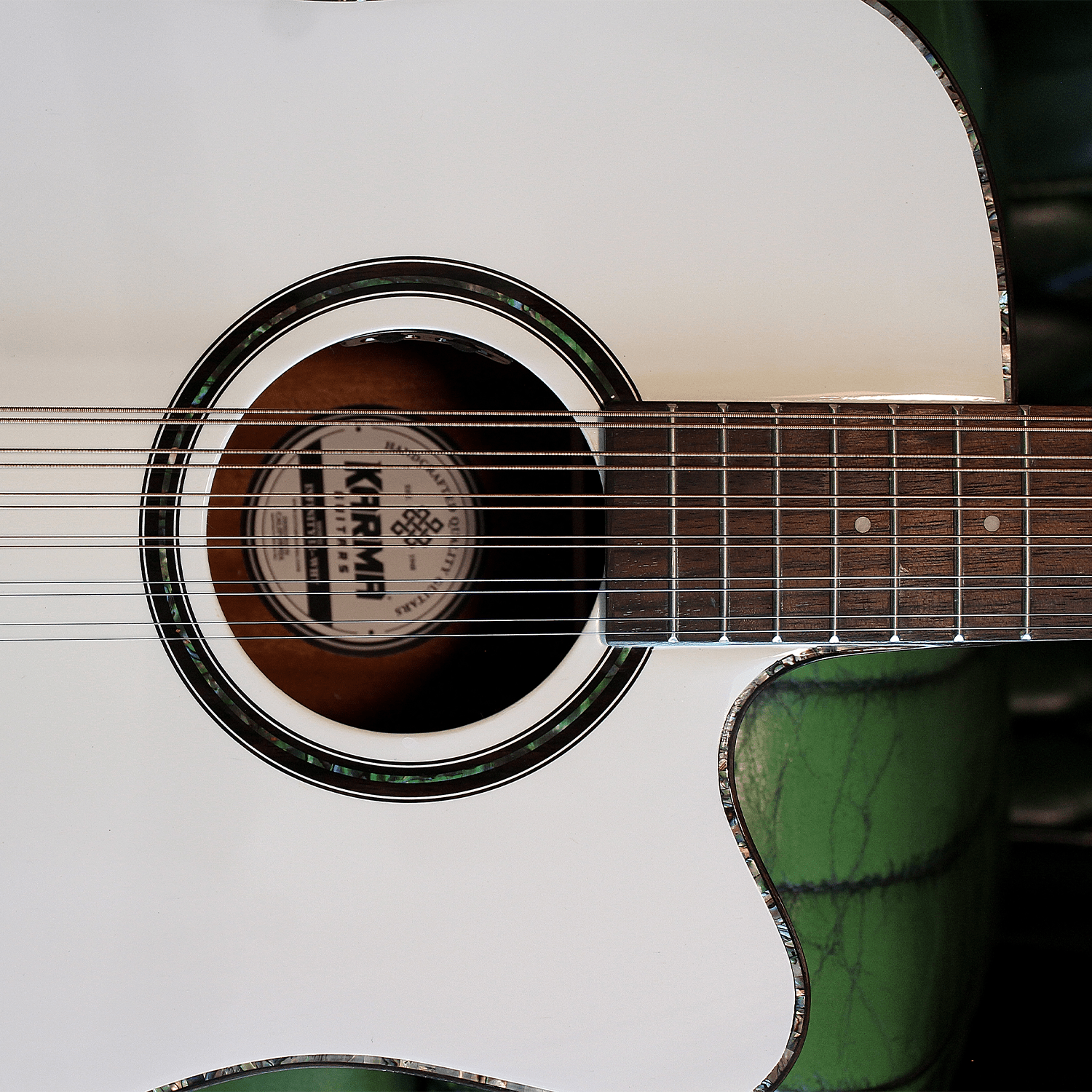 INFINITY 12 - WHI + ESTUCHE RÍGIDO | (Left - Handed) - Karma Guitars, Inc.