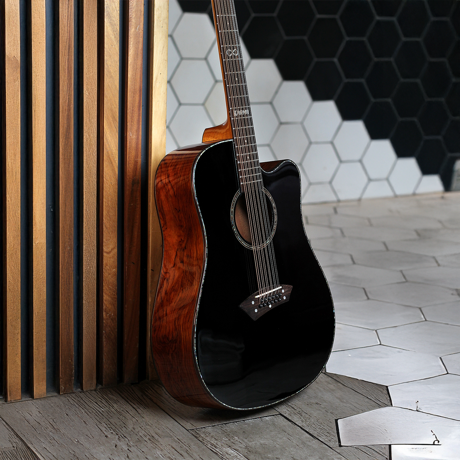 INFINITY 12-BLK + ESTUCHE RÍGIDO