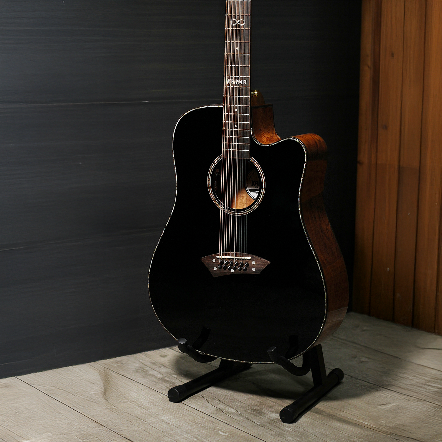 INFINITY 12-BLK + ESTUCHE RÍGIDO