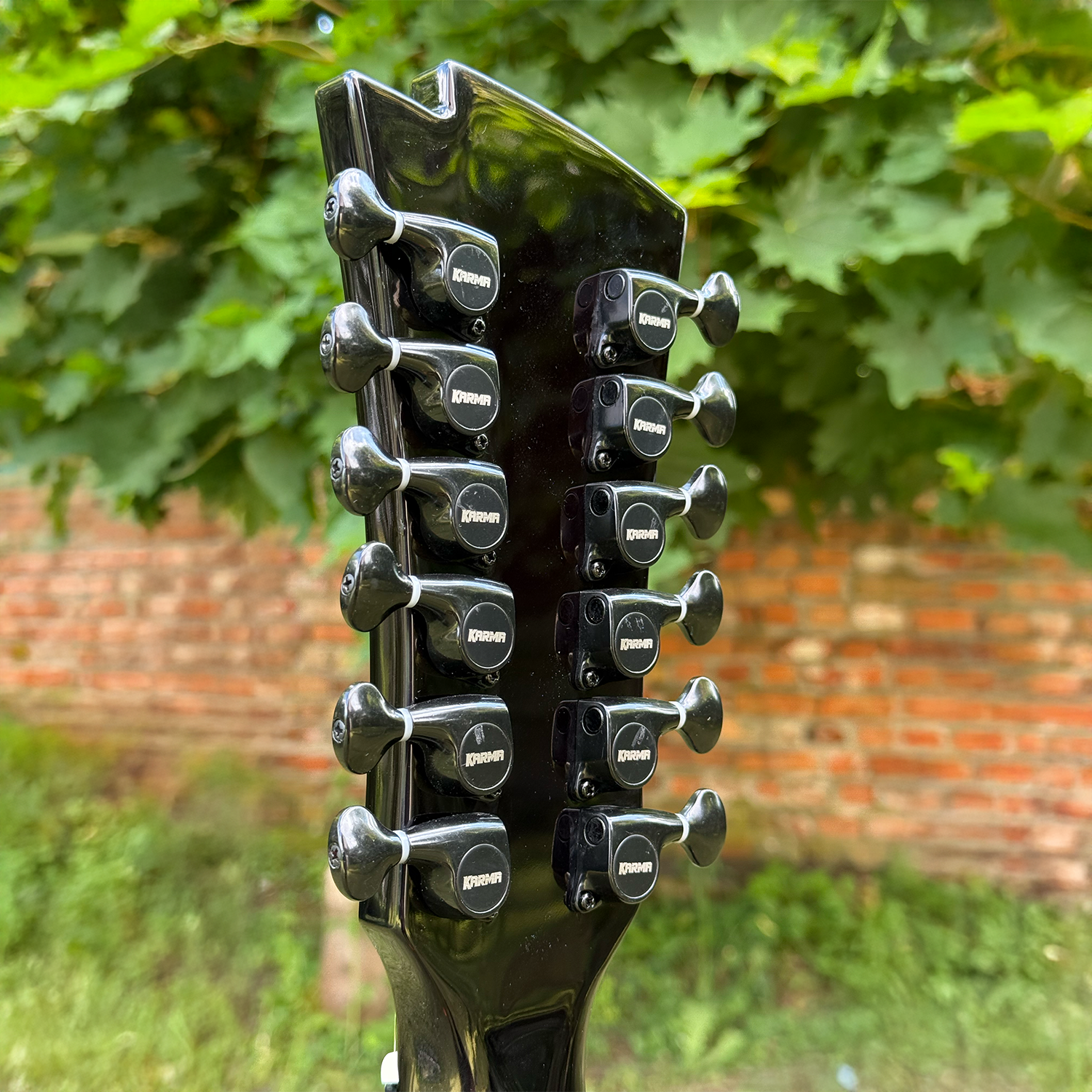 SPIRIT 12 - BLK 🔥 PRE - VENTA - Karma Guitars, Inc.